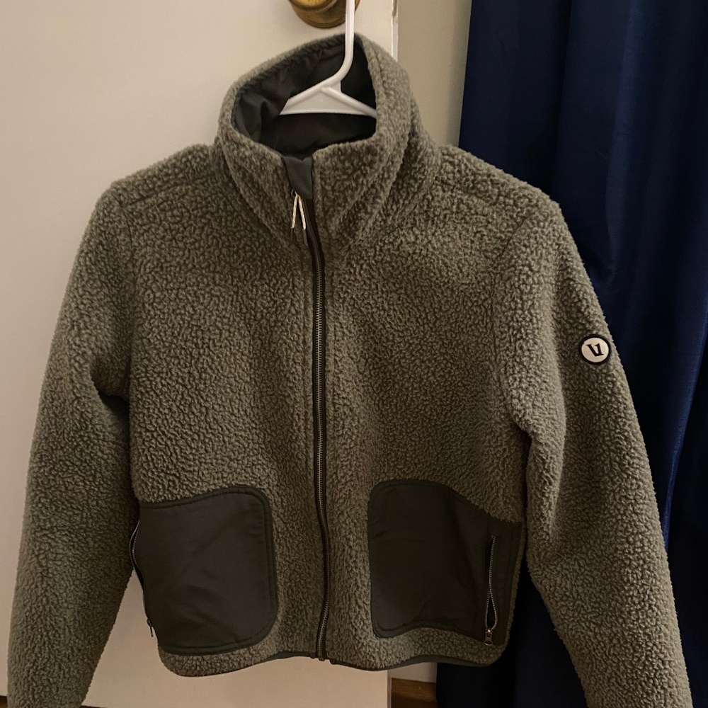 Vuori Alpine Sherpa jacket. NWOT